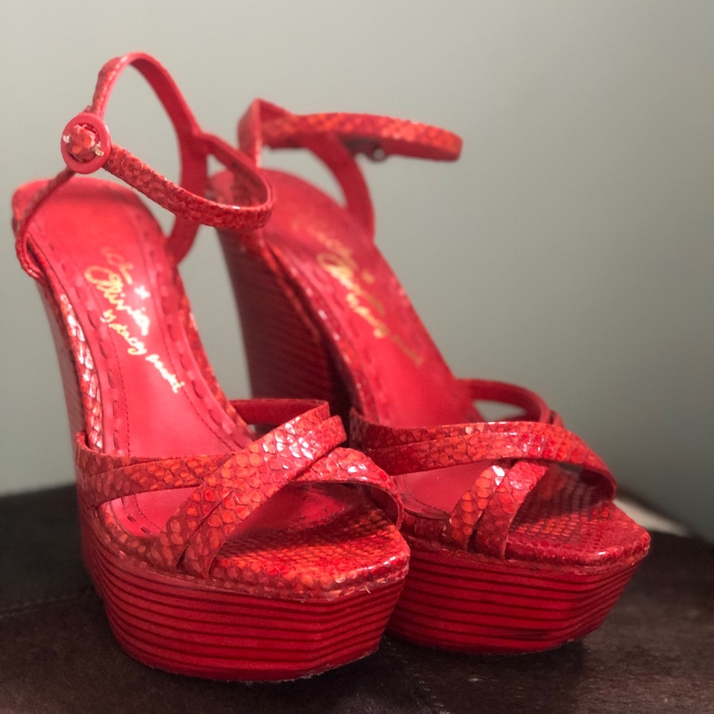 Alice and Olivia Red pumps